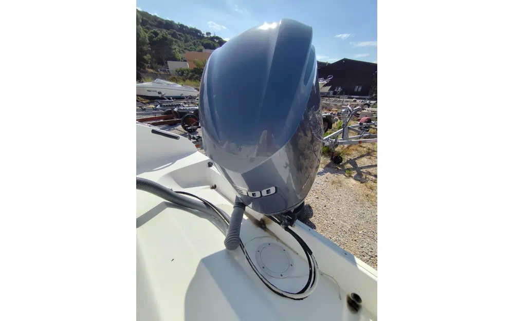 slider 1 Seaswirl Striper 2300 WA