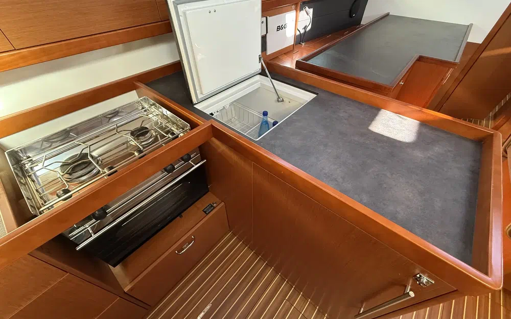 slider 32 Beneteau Oceanis 48