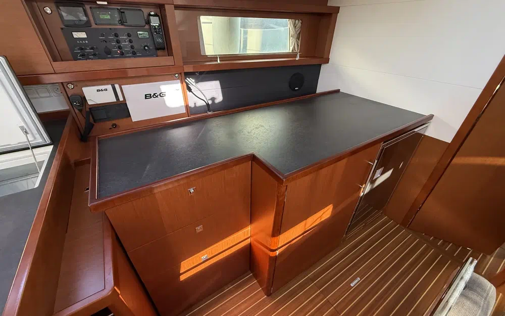 slider 33 Beneteau Oceanis 48