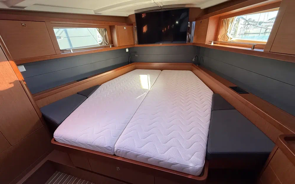 slider 41 Beneteau Oceanis 48