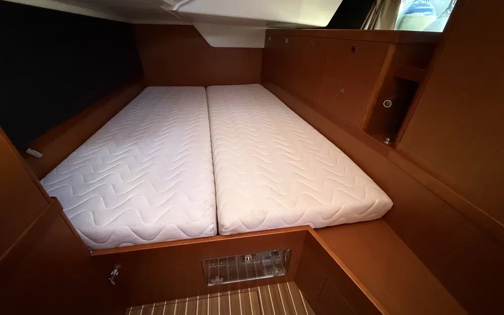 slider 44 Beneteau Oceanis 48