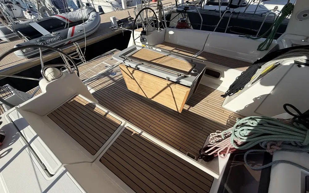 slider 7 Beneteau Oceanis 48