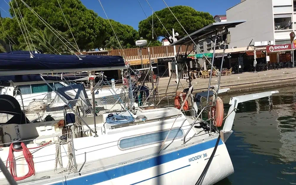slider 13 Marine Project Moody 36 CC