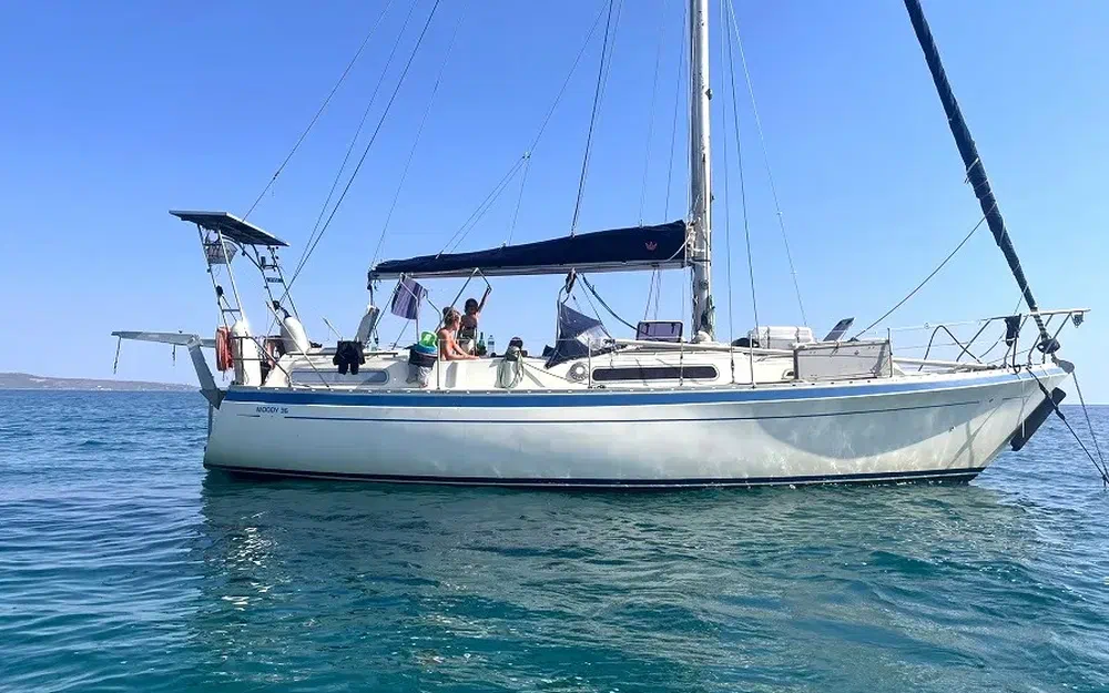 slider 0 Marine Project Moody 36 CC