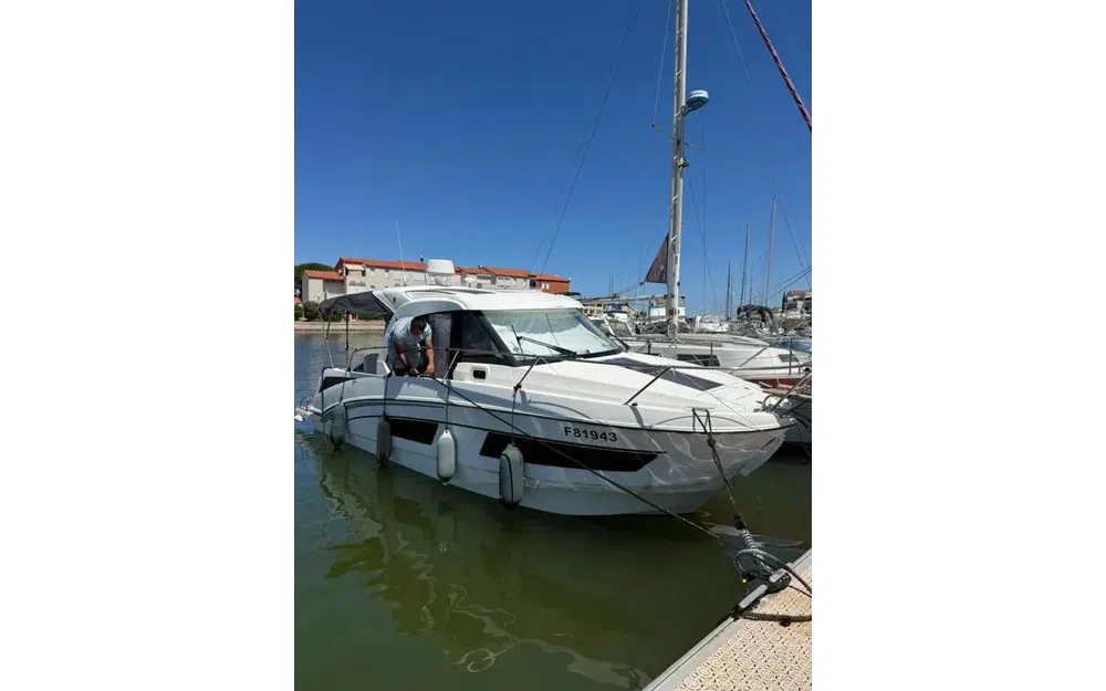 slider 1 Beneteau Antares 9 OB