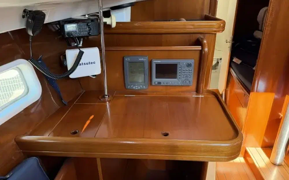 slider 8 Beneteau Oceanis 42 CC