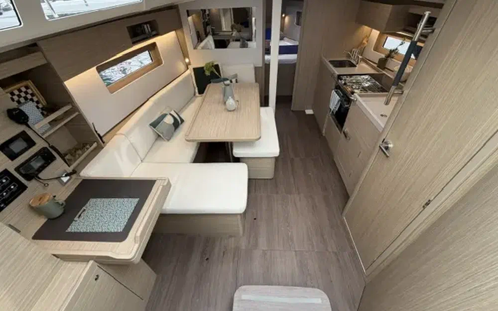 slider 11 Beneteau Oceanis 37.1