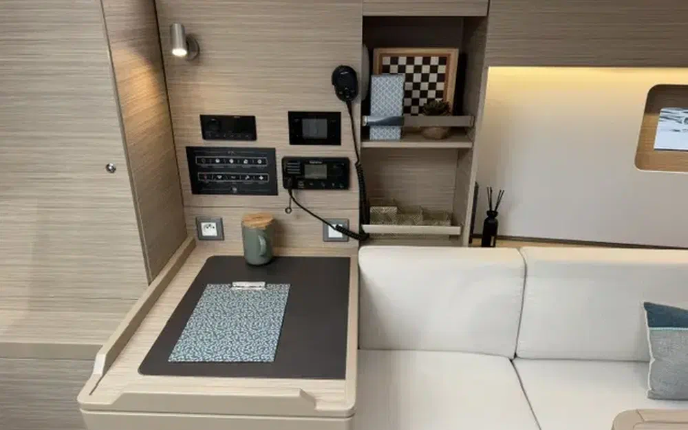 slider 12 Beneteau Oceanis 37.1