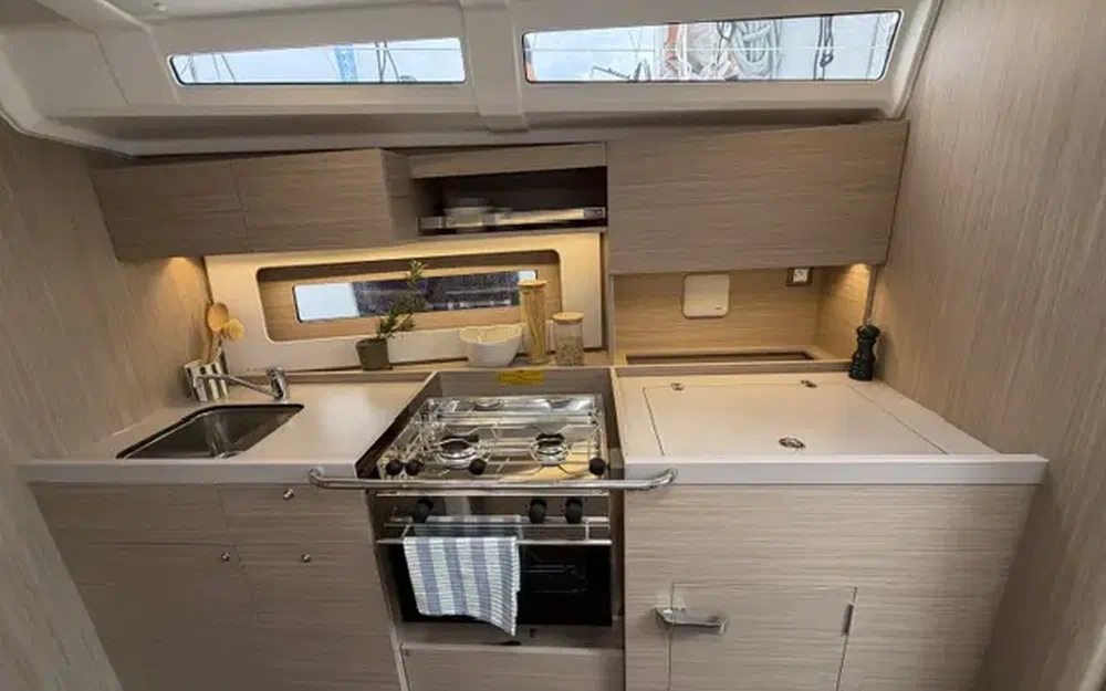 slider 14 Beneteau Oceanis 37.1