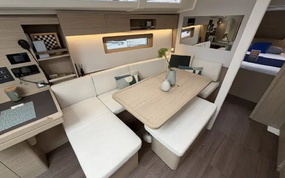 slider 19 Beneteau Oceanis 37.1