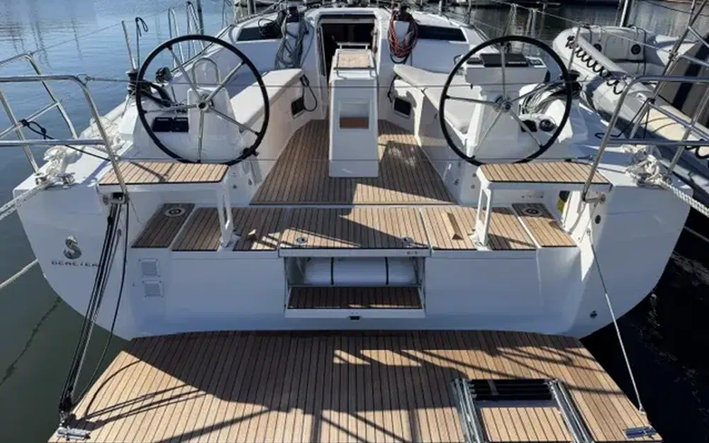 slider 2 Beneteau Oceanis 37.1