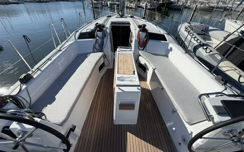 slider 3 Beneteau Oceanis 37.1