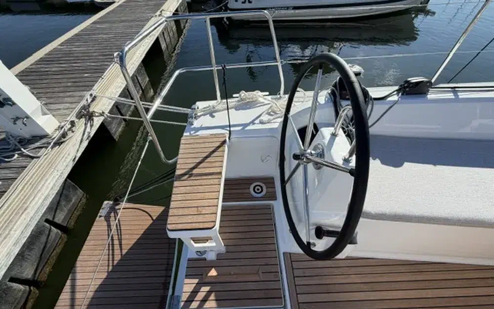 slider 4 Beneteau Oceanis 37.1