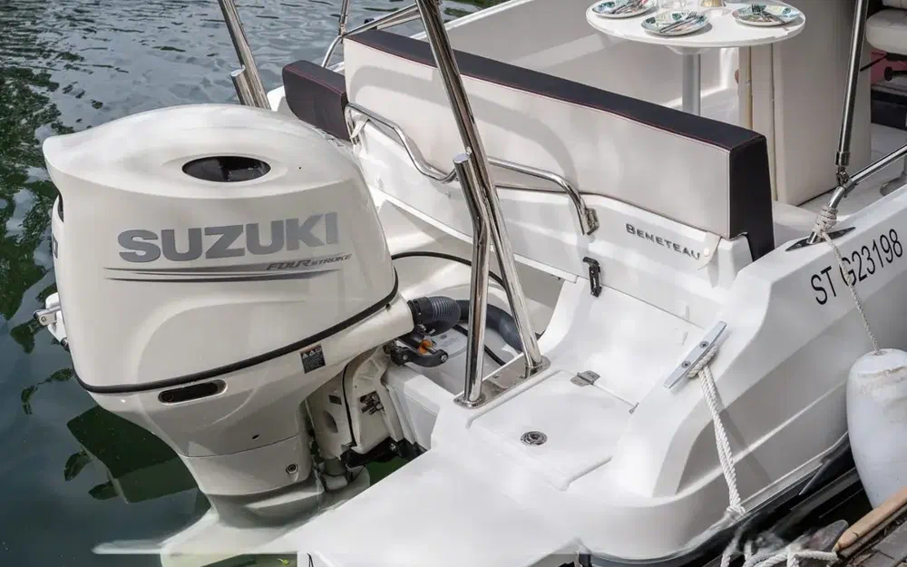 slider 4 Beneteau Flyer 6.6 SUNdeck