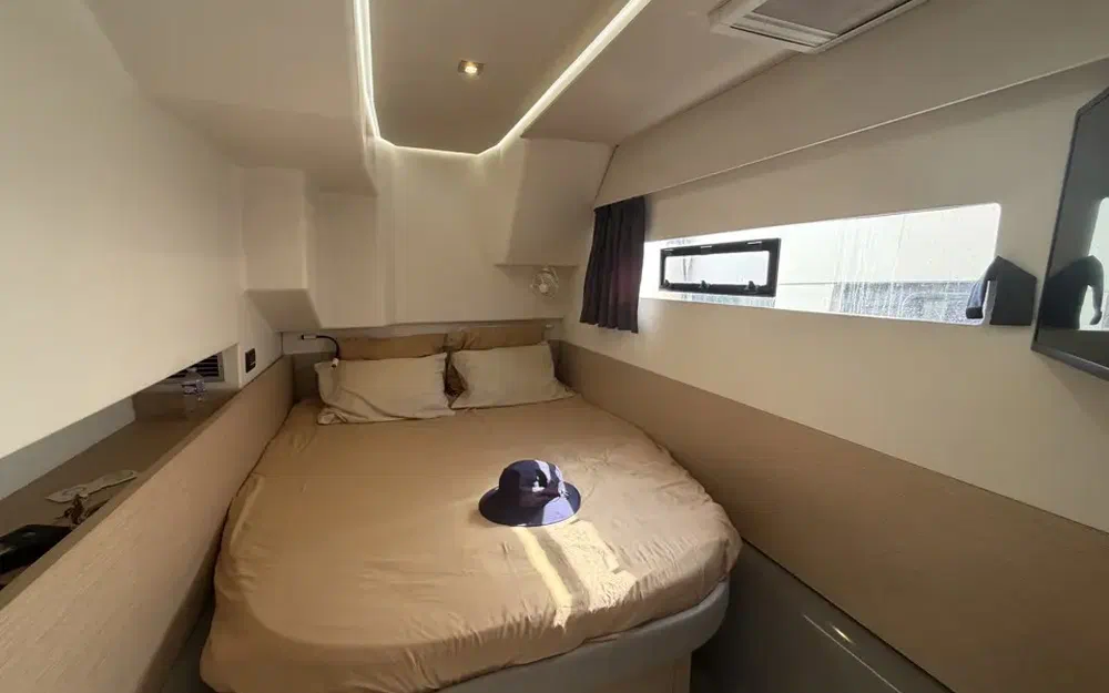 slider 11 Fountaine Pajot My 37