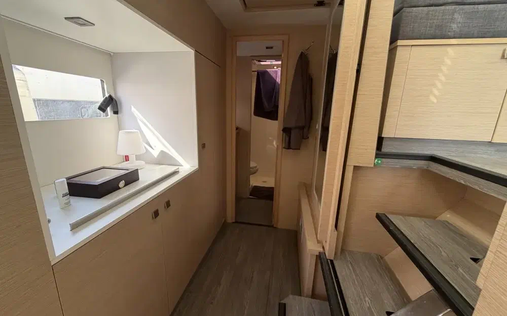 slider 12 Fountaine Pajot My 37