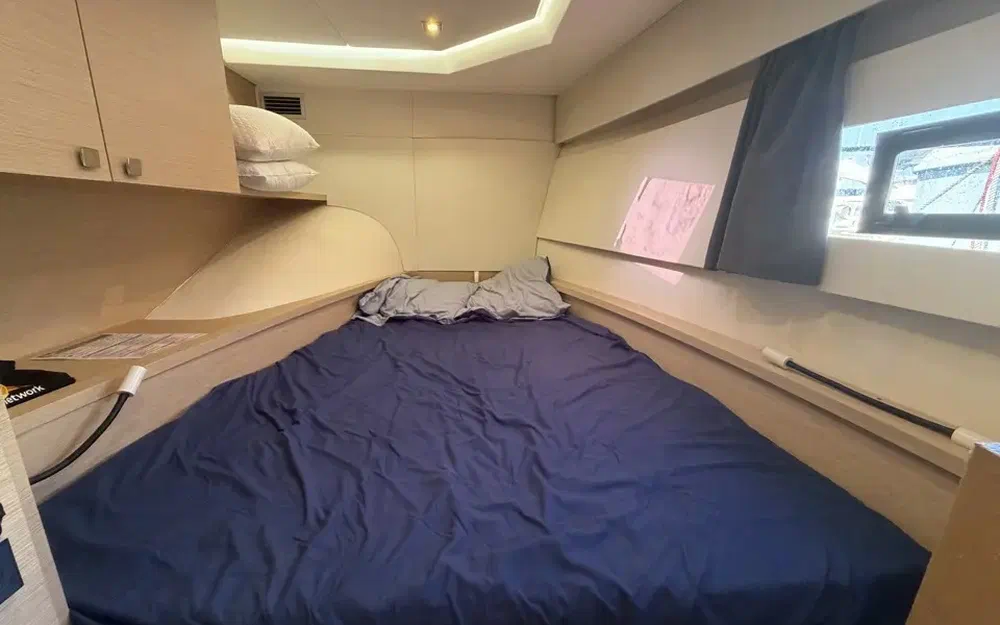 slider 17 Fountaine Pajot My 37