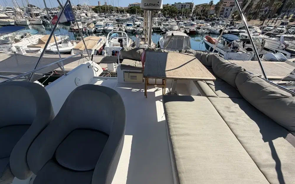 slider 19 Fountaine Pajot My 37