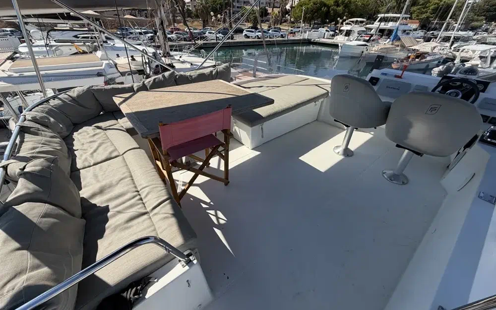 slider 20 Fountaine Pajot My 37
