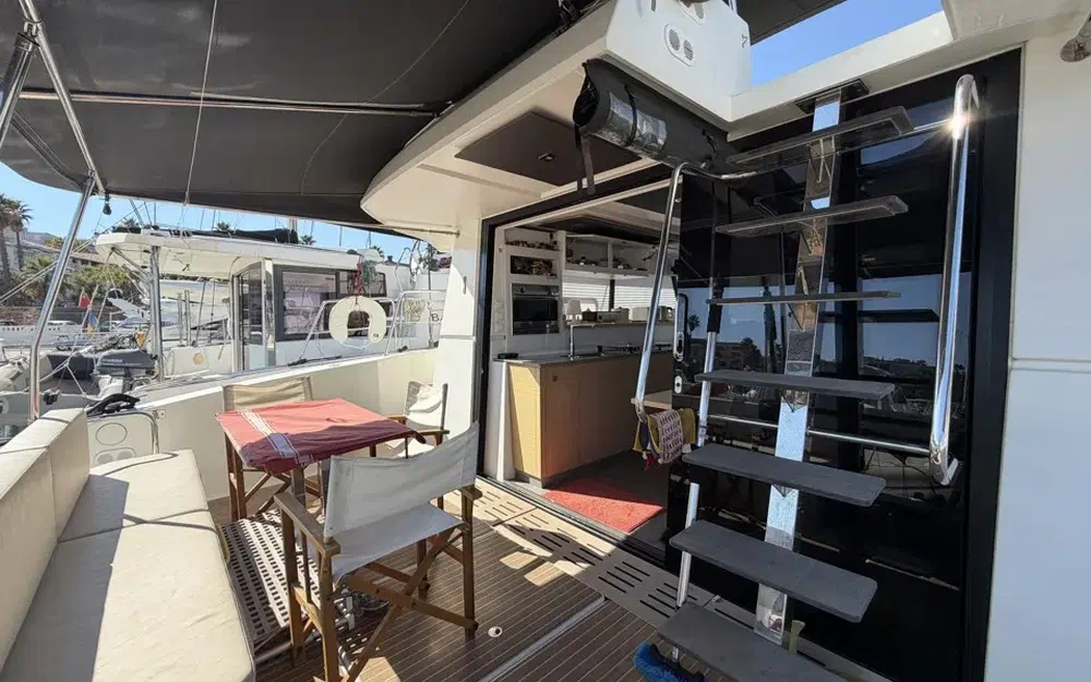 slider 3 Fountaine Pajot My 37