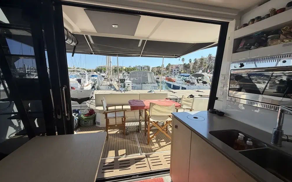 slider 5 Fountaine Pajot My 37