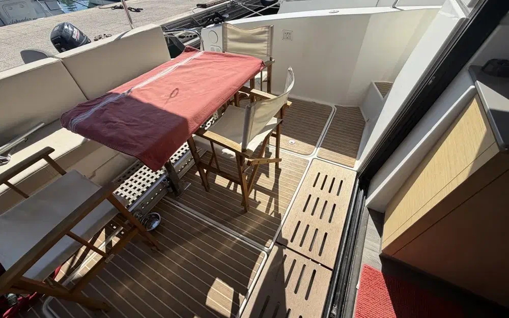 slider 6 Fountaine Pajot My 37