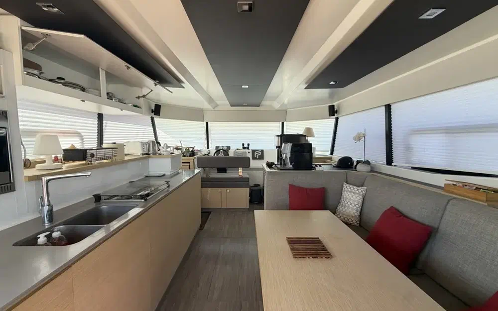 slider 7 Fountaine Pajot My 37