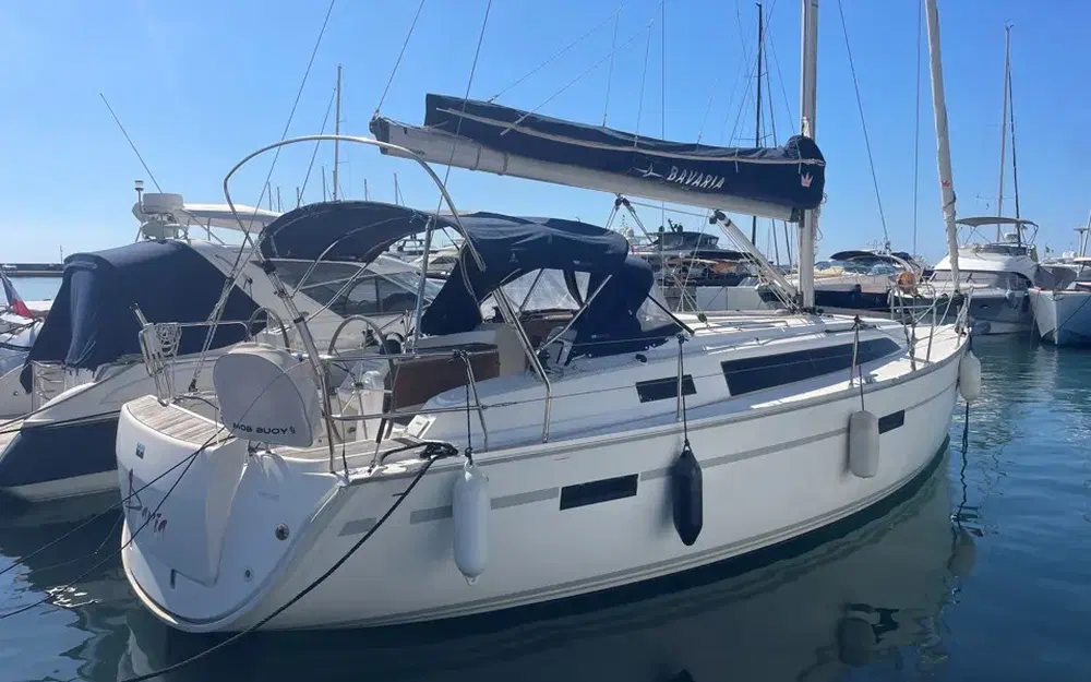 slider 0 Bavaria Cruiser 37