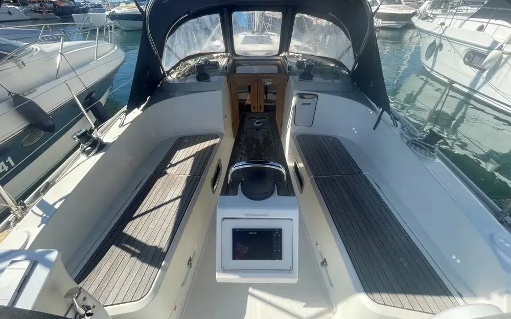 slider 2 Bavaria Cruiser 37