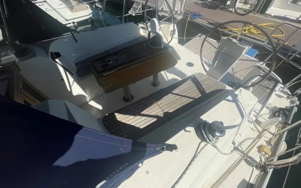 slider 4 Bavaria Cruiser 37