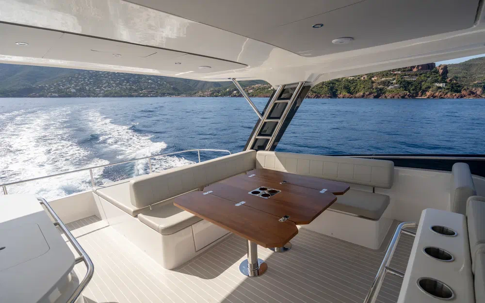 slider 12 Aquila 46 YACHT