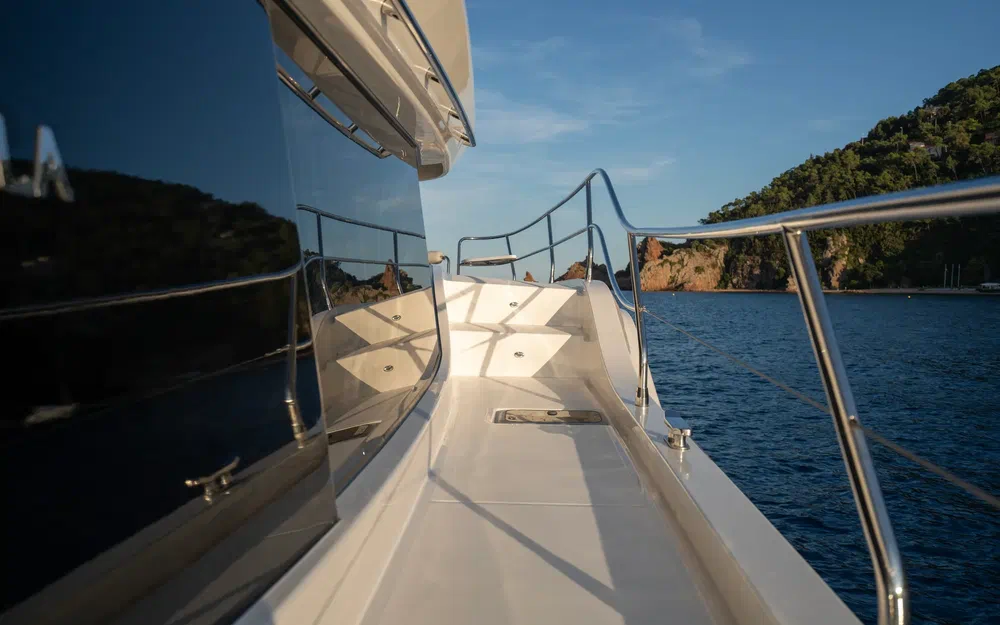 slider 13 Aquila 46 YACHT