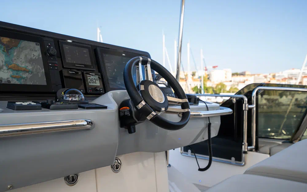 slider 15 Aquila 46 YACHT