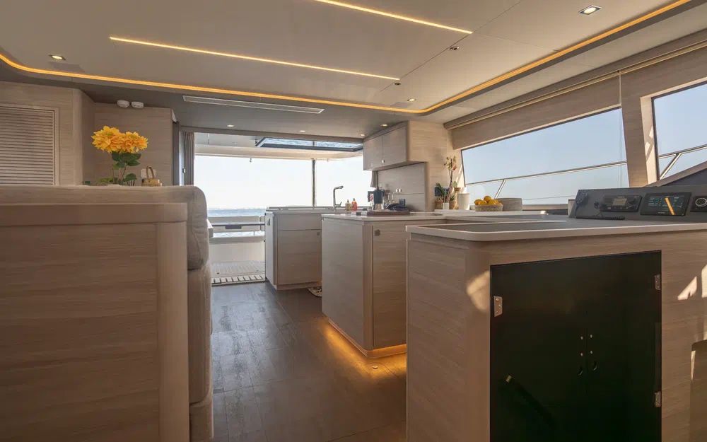 slider 24 Aquila 46 YACHT