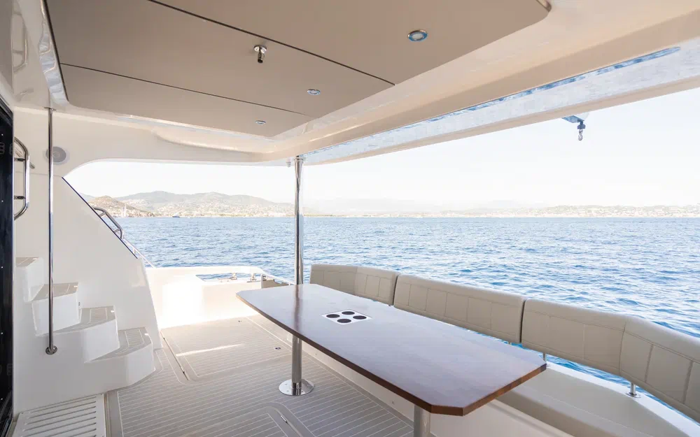 slider 7 Aquila 46 YACHT