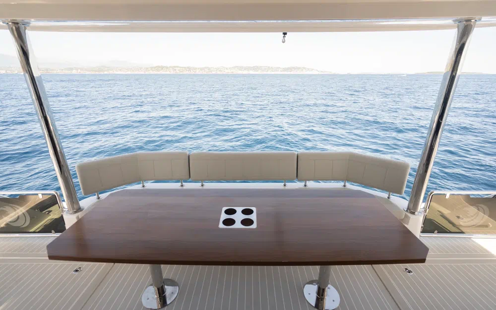 slider 8 Aquila 46 YACHT