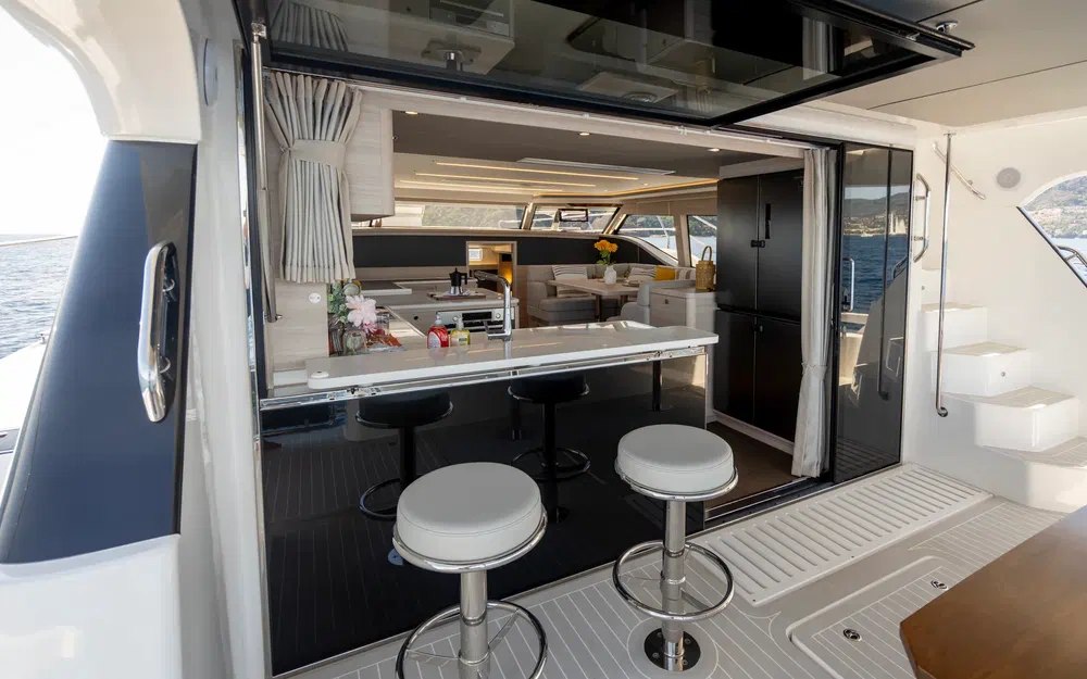 slider 6 Aquila 46 YACHT