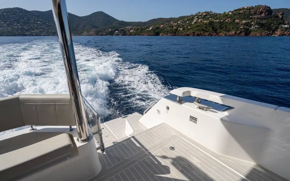slider 10 Aquila 46 YACHT