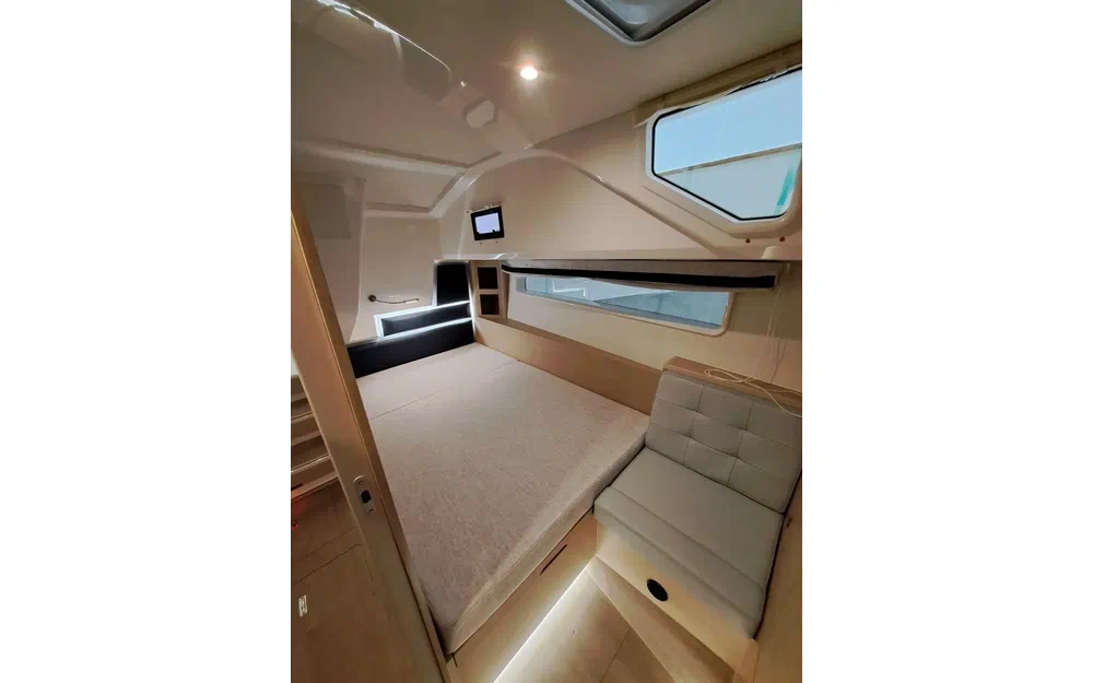 slider 17 Delphia 12 Sedan