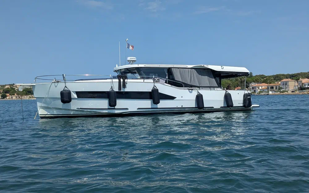 slider 0 Delphia 12 Sedan