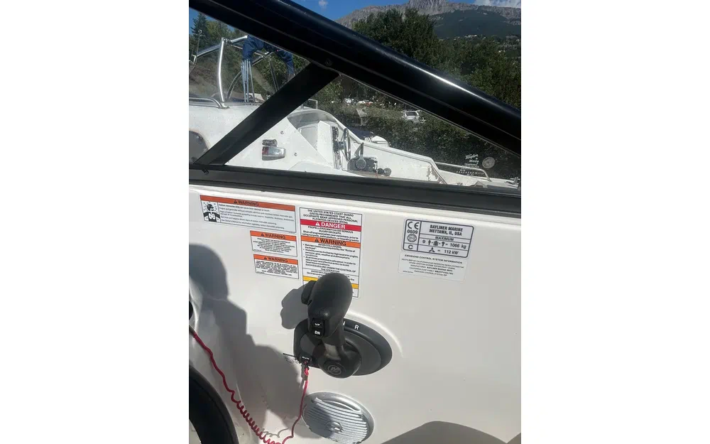 slider 11 Bayliner DX 2000