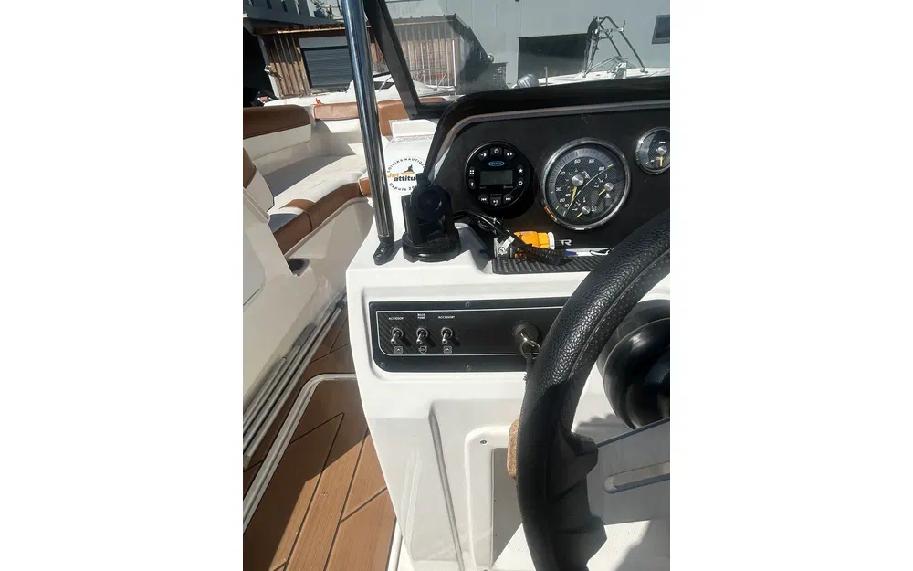 slider 12 Bayliner DX 2000