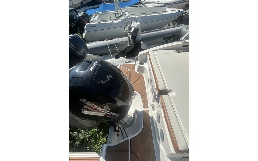 slider 18 Bayliner DX 2000