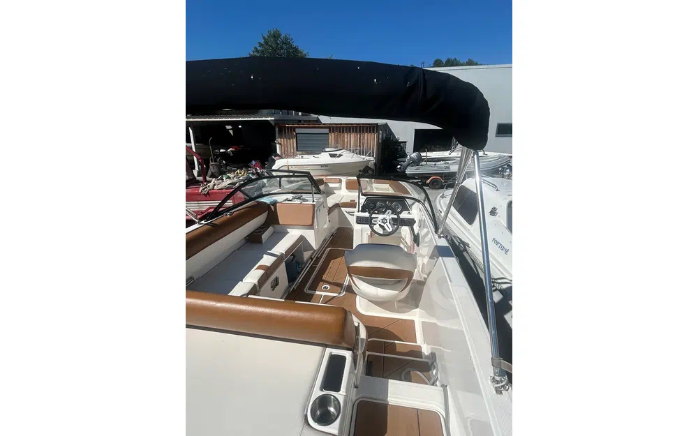 slider 19 Bayliner DX 2000