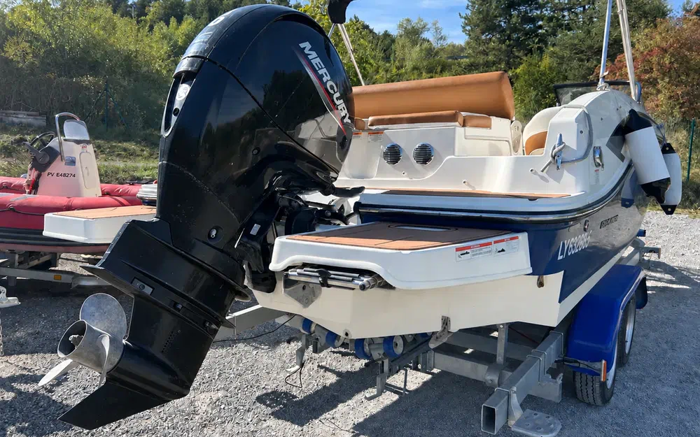 slider 3 Bayliner DX 2000