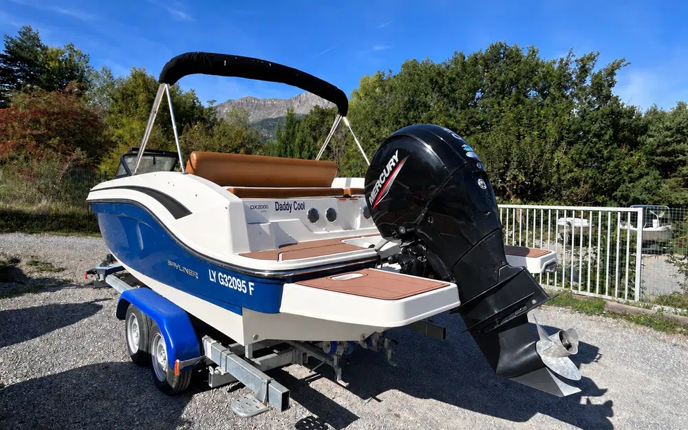 slider 2 Bayliner DX 2000