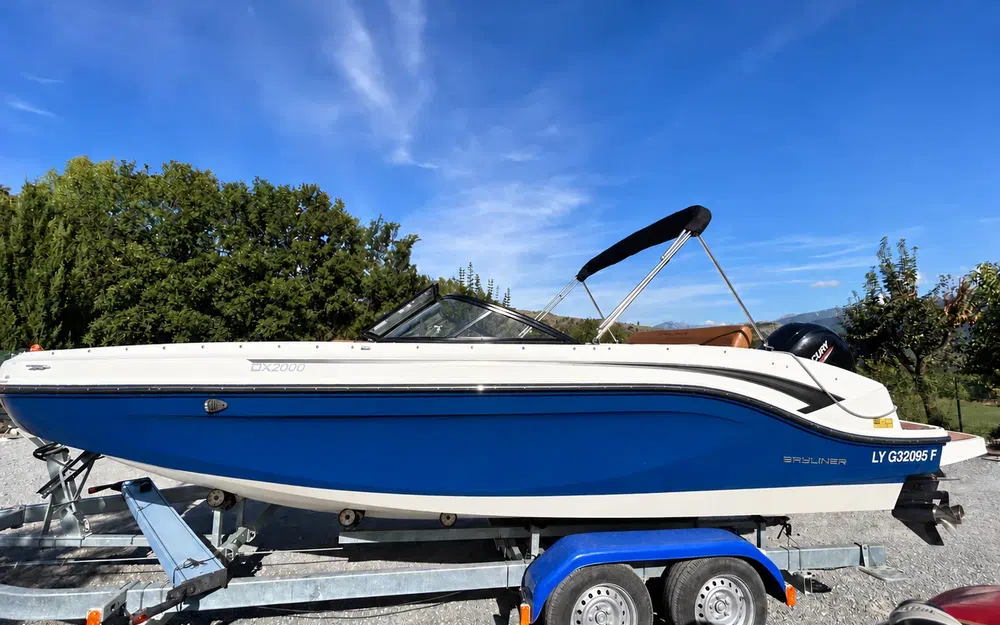 slider 4 Bayliner DX 2000