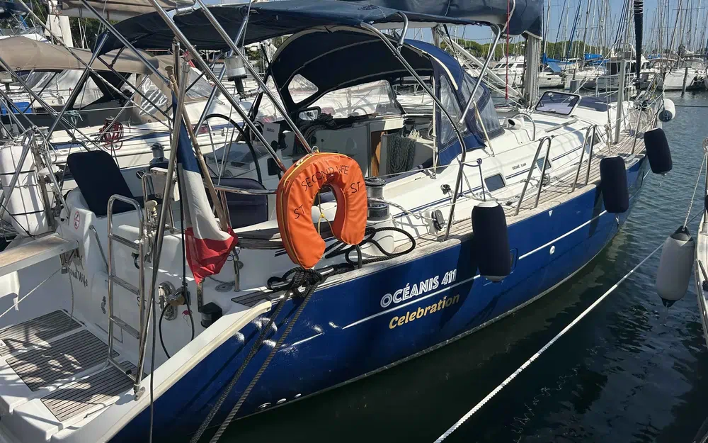 slider 0 Beneteau Oceanis 411 Celebration