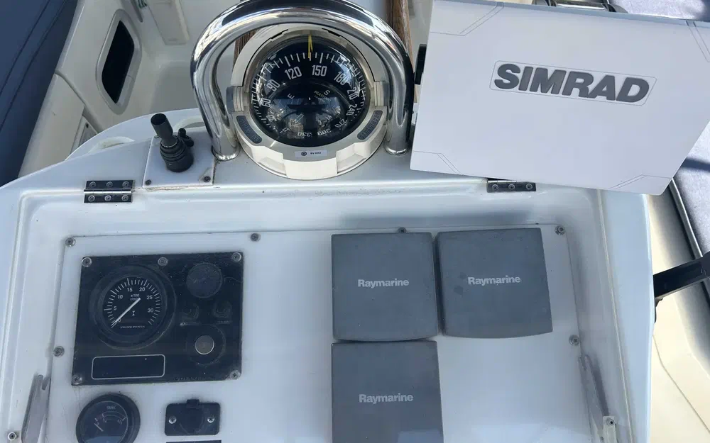 slider 10 Beneteau Oceanis 411 Celebration