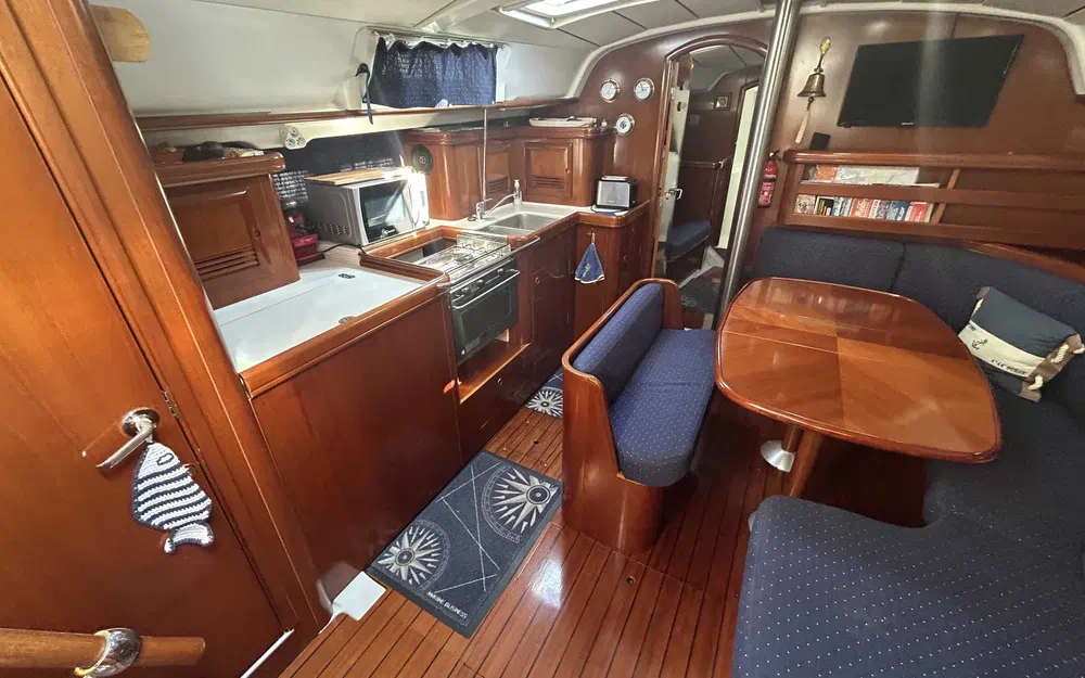 slider 11 Beneteau Oceanis 411 Celebration